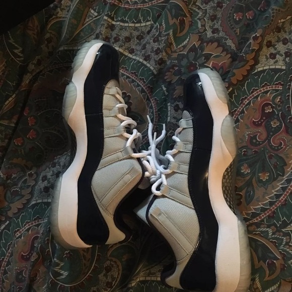 Retro 11 low Georgetown - Picture 3 of 3